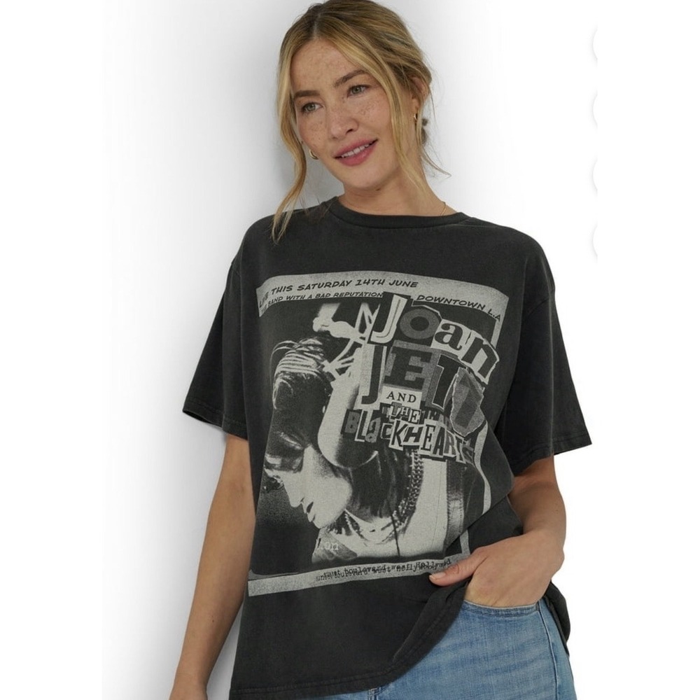 Lee Women's Joan Jett Graphic Tee Size Small . New with Tags - Picture 2 of 5